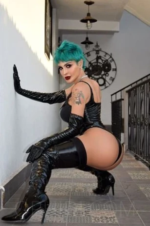 TS Karla Carrillo Der Hardcore-Star 24,5 cm — 1 / 14