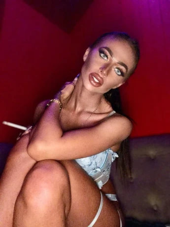 Ariana Party Frau — 4 / 6