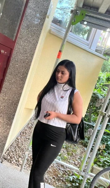 Yasmin — 2 / 7