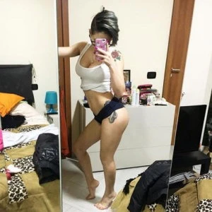 Claudia — 2 / 3