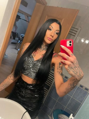 Adele Sabelle — 4 / 5