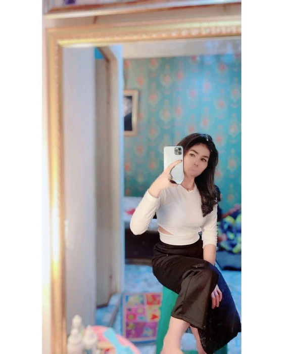 Adinda — 2 / 11