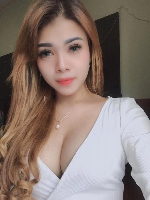 Tiffanny — 2 / 3