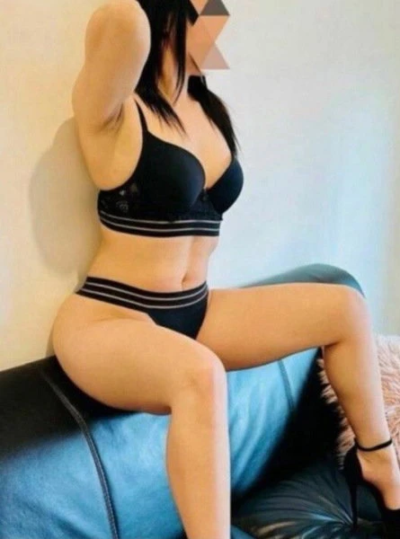 Emelie Brandneu, Escort, Innsbruck