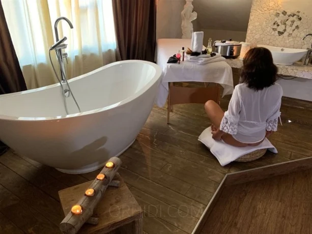 Lea Massage — 1 / 5