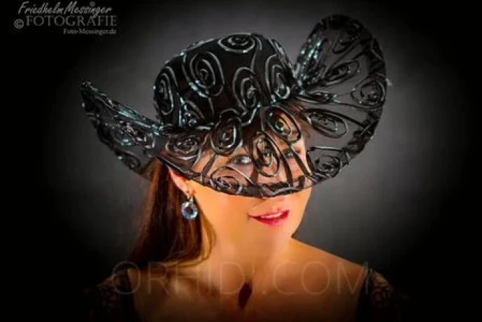 Lady Corinna nur Massagen kein GV — 6 / 8