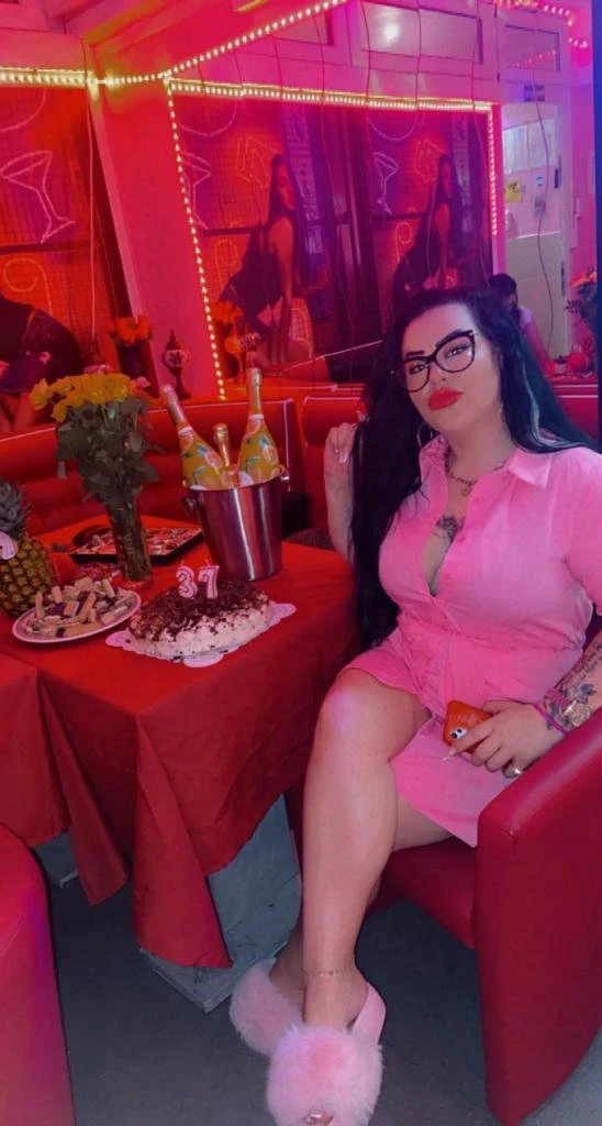 Roxi Hot, Escort, Munich