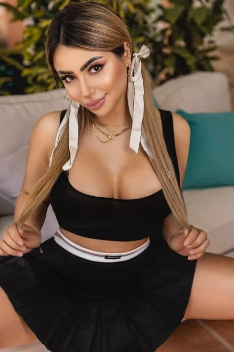 Alena Diamond — 7 / 14