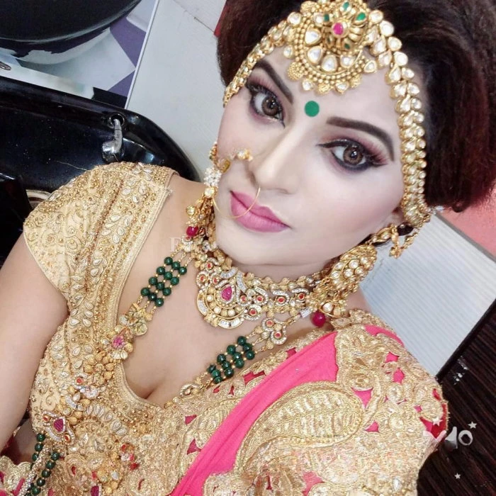 Sara, Escort, Delhi