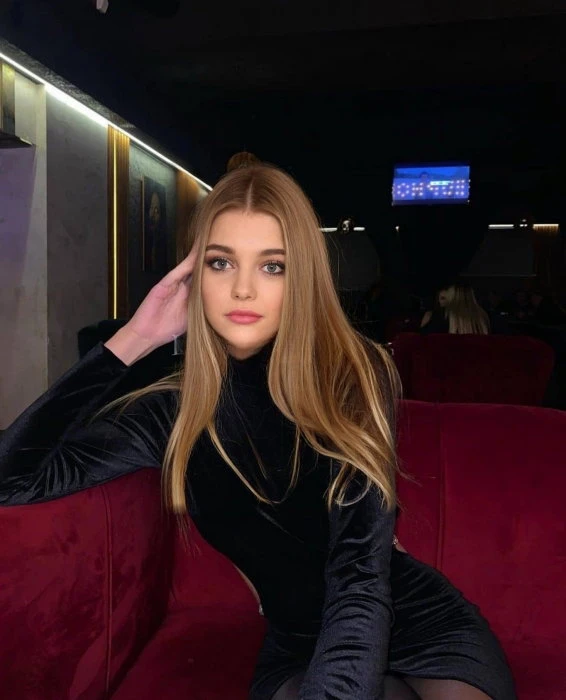 Alexandra — 3 / 6