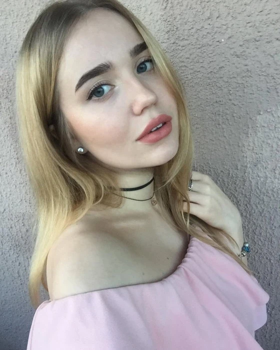 Milli Rose — 3 / 4