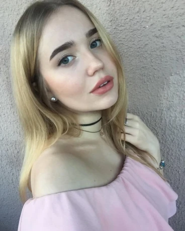 Milli Rose — 3 / 4