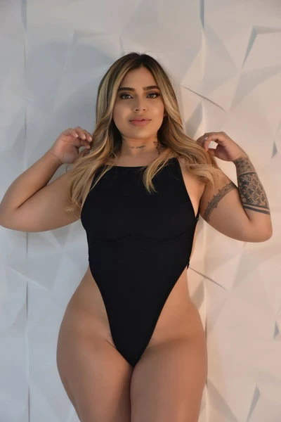 Sandra — 2 / 6