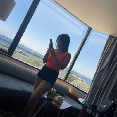 Hallosh, Escort, Istanbul