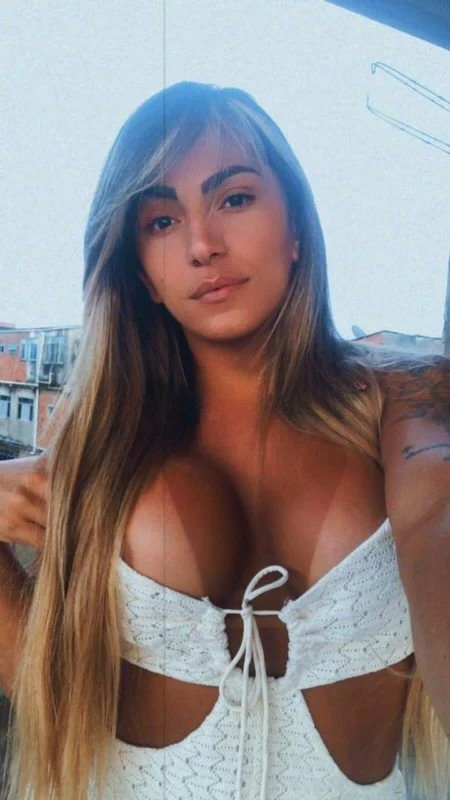 Rythyellen Souza — 8 / 12
