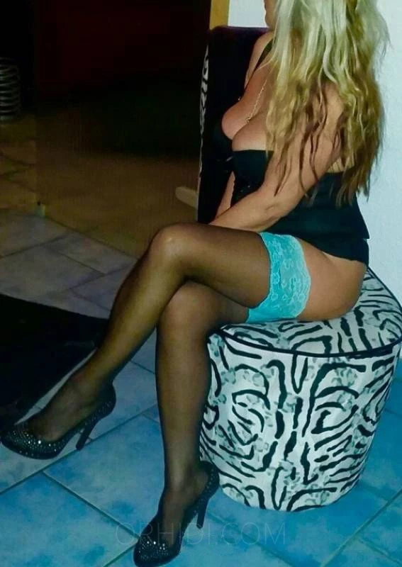 Claudia — 4 / 5