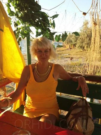 SOPHIE HAUSFRAU MIT SEXY RAUER STIMME — 11 / 15
