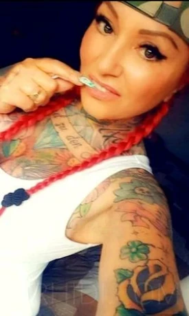 Tattoomodel Gina blond P*rno — 14 / 24