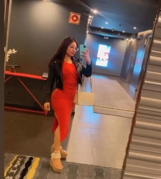 Isabela Latina Av Aus Kolumbien — 7 / 9