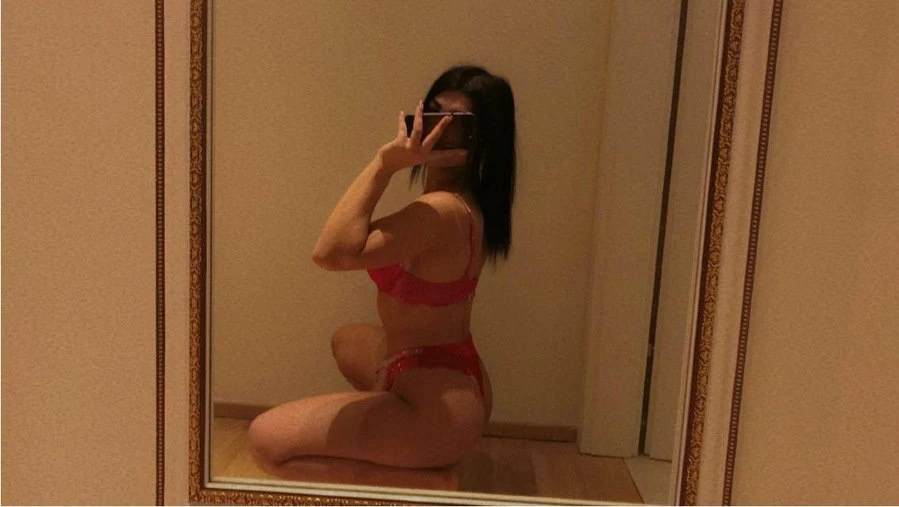 Alyss — 2 / 4