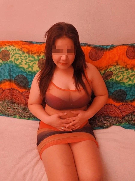 Yanee, Escort, Thale