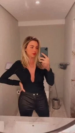 Giulia Brum — 11 / 12