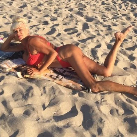 SOPHIE HAUSFRAU MIT SEXY RAUER STIMME — 2 / 15