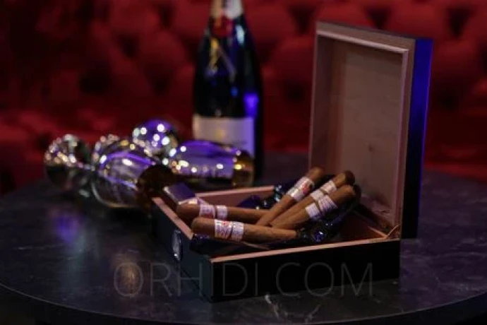 Charlies Hamburg — 14 / 18