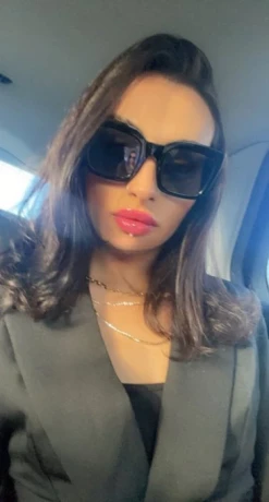 TS Ari Montes — 1 / 4