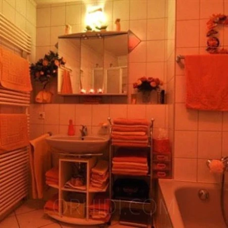 TRAUM & ZEIT MASSAGE — 8 / 9