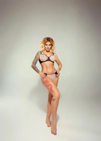 Tamara In Der Villa 73 — 15 / 17