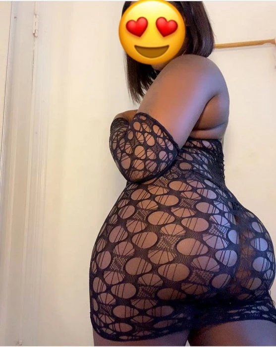 Flora, Escort, Abidjan