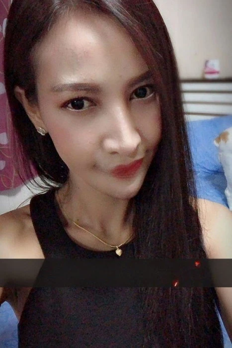 Yiyi, Escort, Bangkok