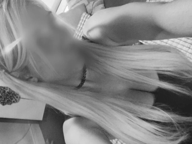 busty dana-lee — 2 / 16