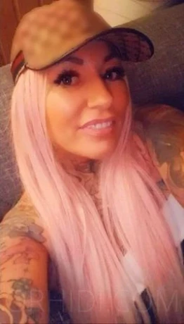 Tattoomodel Gina blond P*rno — 14 / 24
