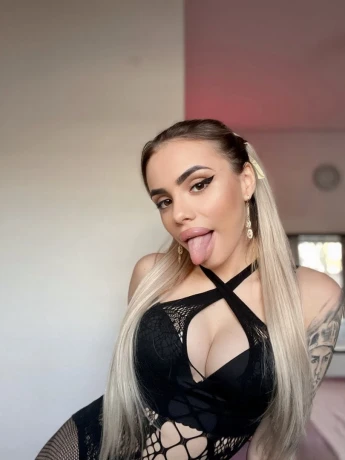 Party Girl — 1 / 4