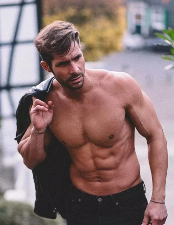 Gigolo Dominic Uit Amsterdam Sexy Groot Geschapen Hetero — 1 / 21