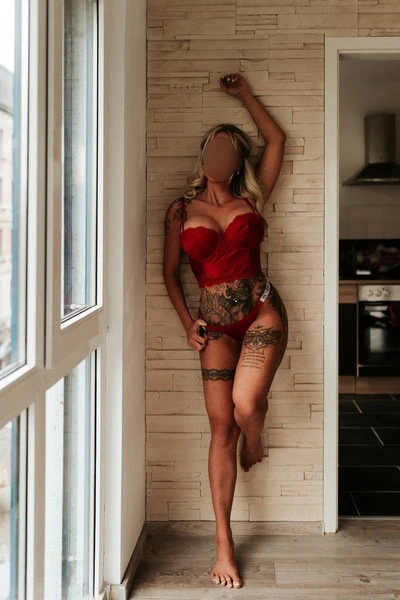 Lena — 6 / 9