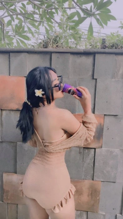 Jasmine Alisya — 2 / 3