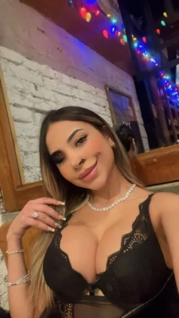 Khloe Harrison — 1 / 6