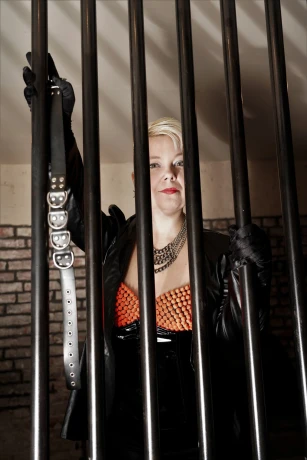 Domina Susan — 9 / 13