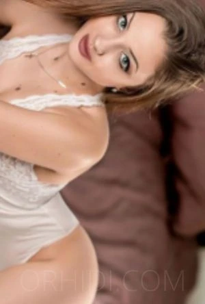 Eliza New — 3 / 5