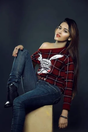 Sobia Khan — 2 / 5