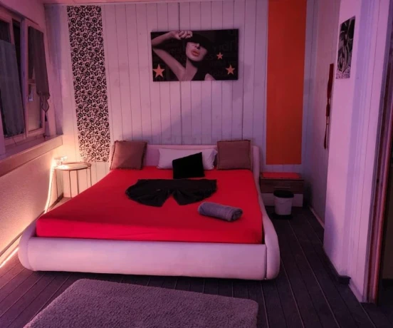 Sehr Diskrete Wohnung In Zuerich Wetzikon Inkl Parkplaetze — 1 / 4