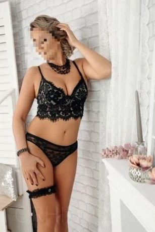 Sarah aus Ungarn - Luxusladies — 3 / 4