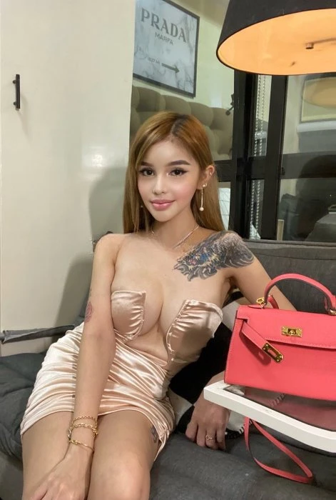Rhian — 2 / 10