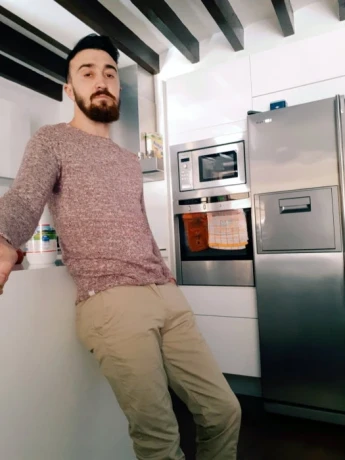 Noah Sweet Boy — 4 / 5