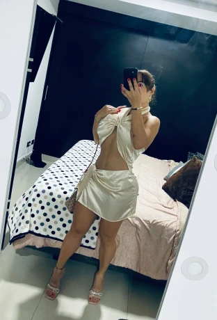 Cassandra Latina — 2 / 8