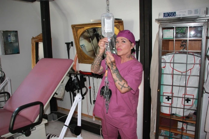 Lady Ronja Domina Klinikerin — 3 / 14