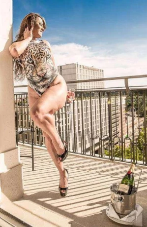 A Champel Lea Disponible En Appartement Prive — 3 / 5